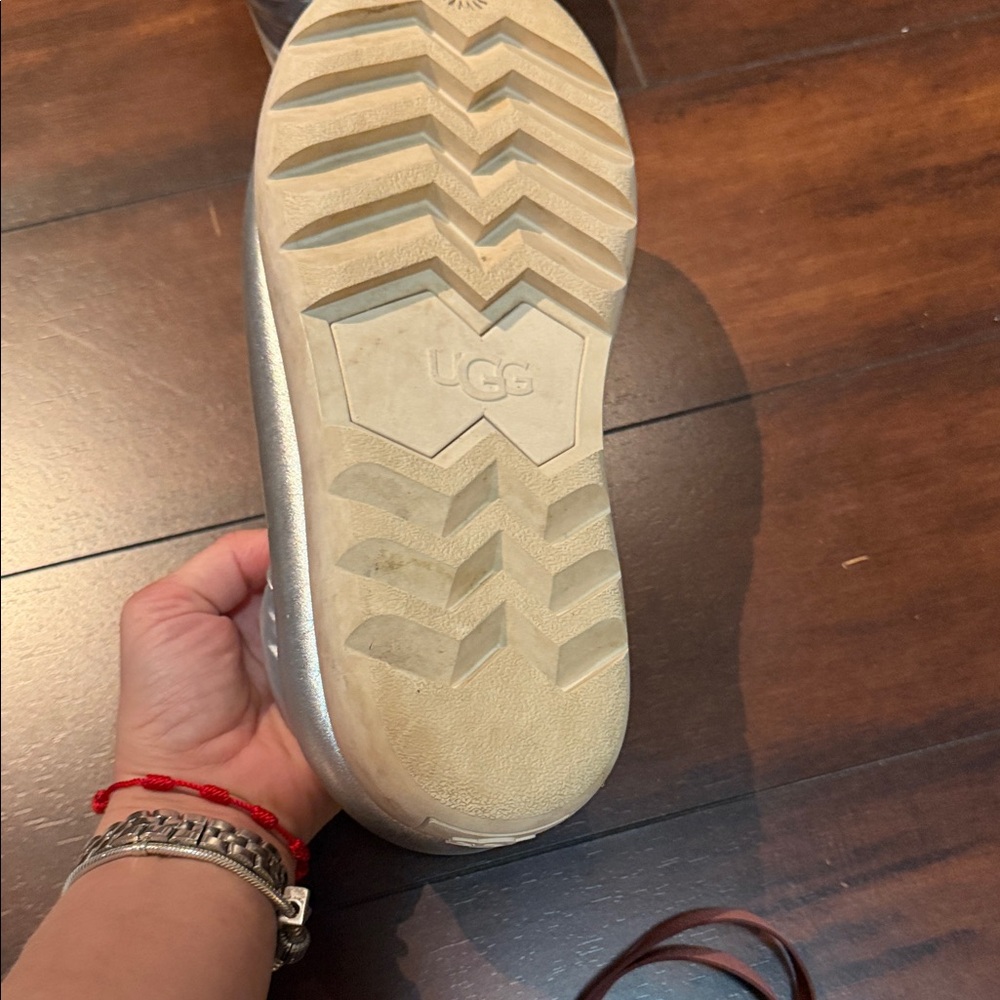Silver Ugg - Picture 4 of 4